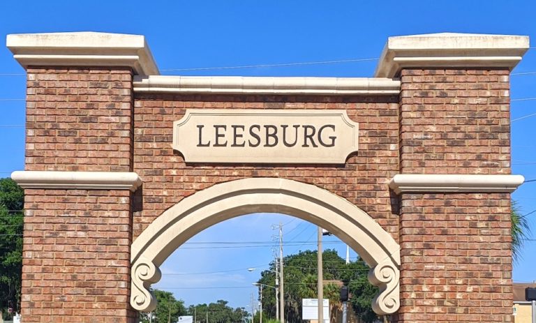Downtown Leesburg Sign