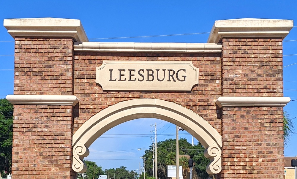 Downtown Leesburg Sign