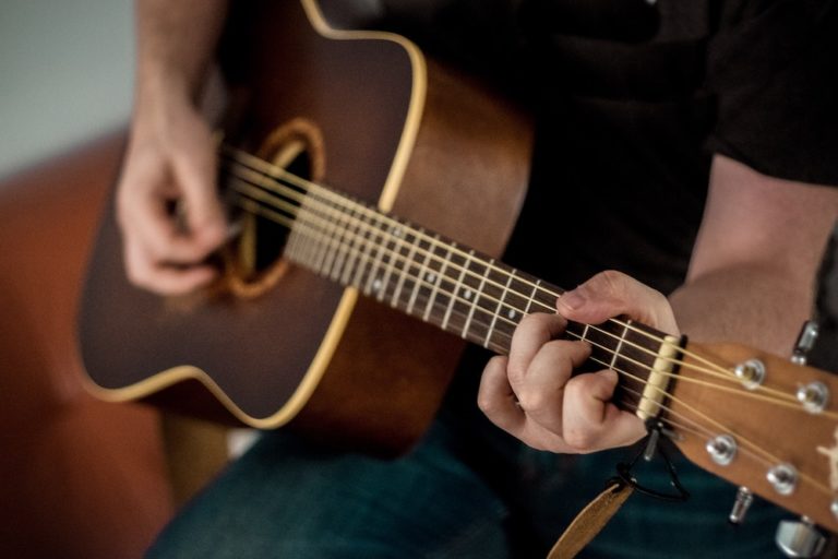Acoustic guitar - Photo by 42 North from Pexels