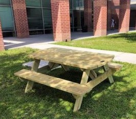 Leesburg Construction Academy builds picnic tables for Mount Dora students
