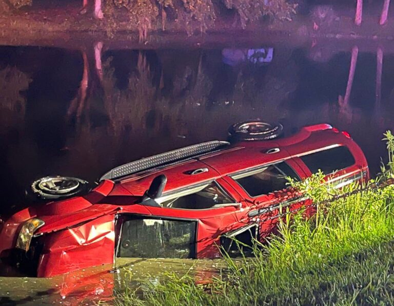 Occupants of vehicle rescued after overturning in pond in Leesburg