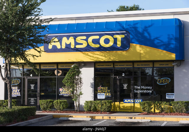 Leesburg woman charged with cashing forged check at Amscot