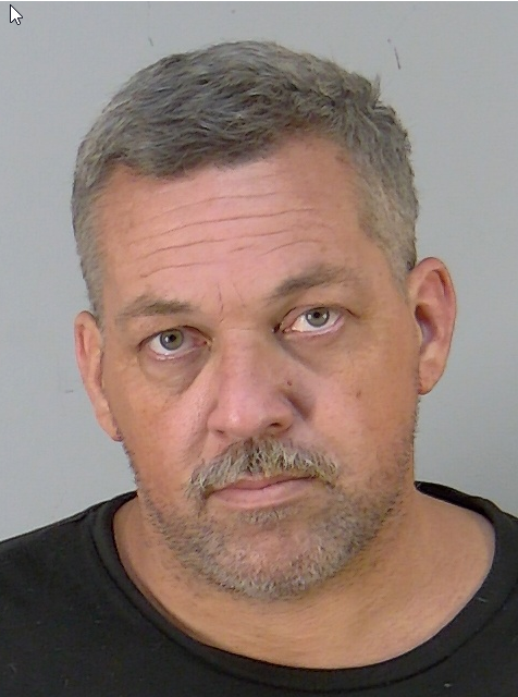 Leesburg man caught hiding drug pipes in his Cadillac