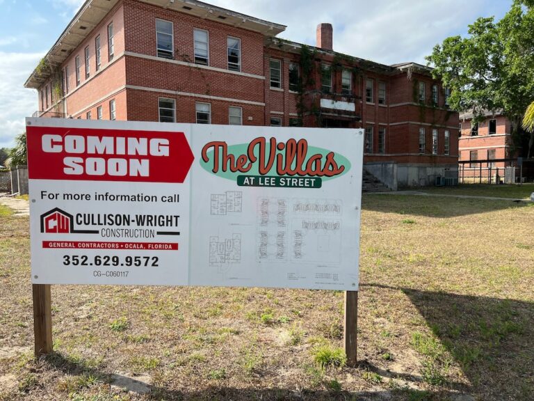 Leesburg commissioners table Lee School rezoning after hearing from neighbors