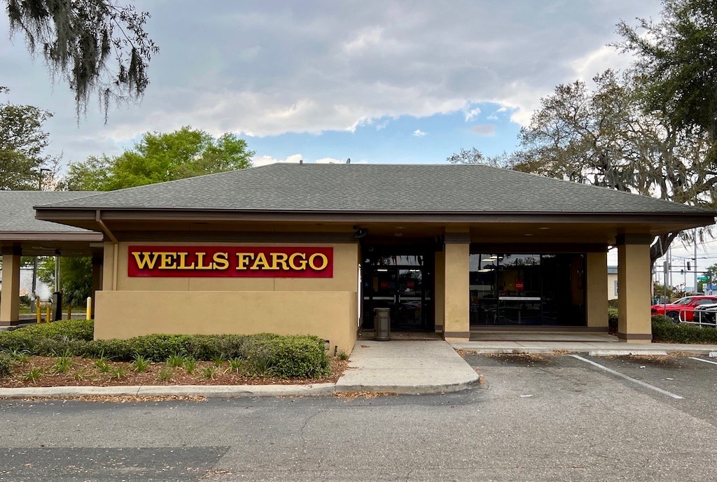 The Wells Fargo Bank in Leesburg