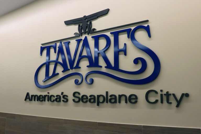 Tavares sign 1