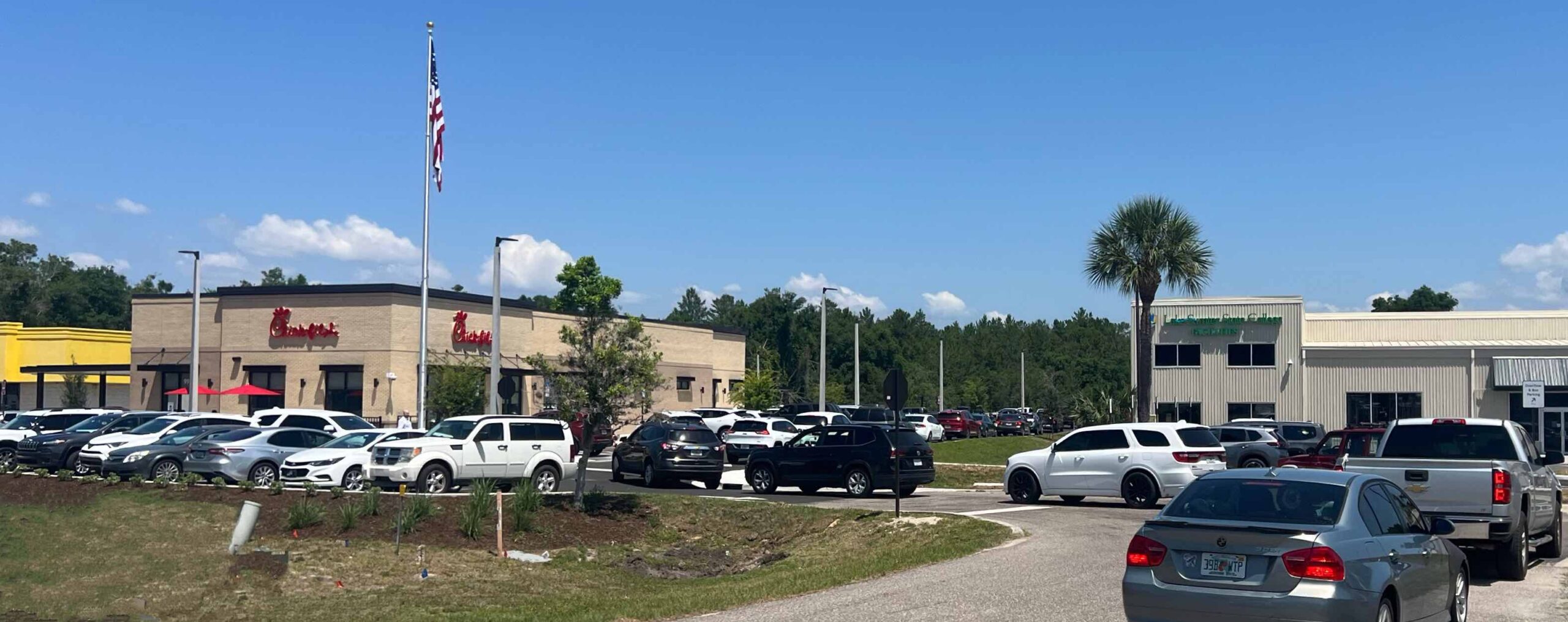 Cars line up for new Chick fil A in Leesburg