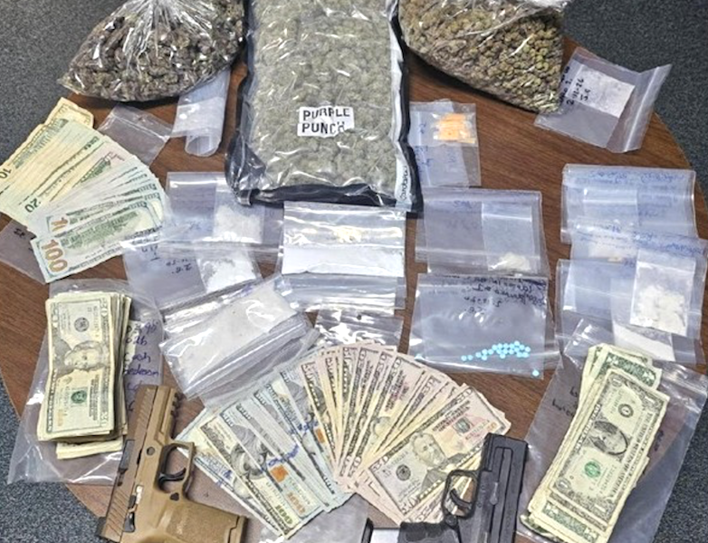 Drugs,money and guns found during the arrest of