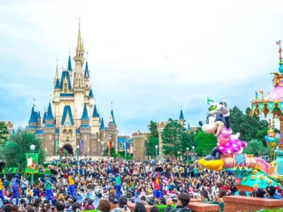 Russian appliance repairman allegedly attacks wife returning from Disney trip with children