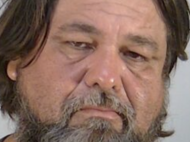 Man with heavily slurred speech complains of intermittent leg pain during sobriety exercises